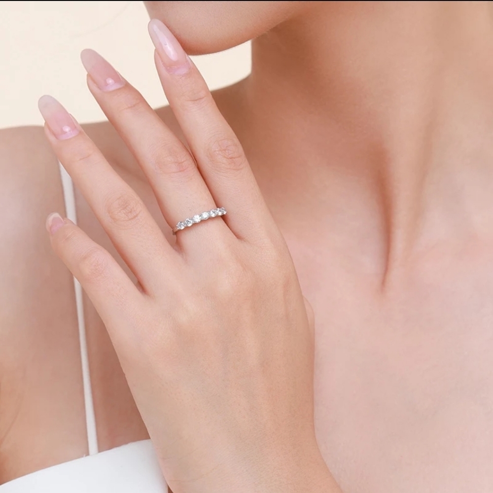 ❤ HOST PICK Dazzling Round Engagement Ring - Picture 5 of 6